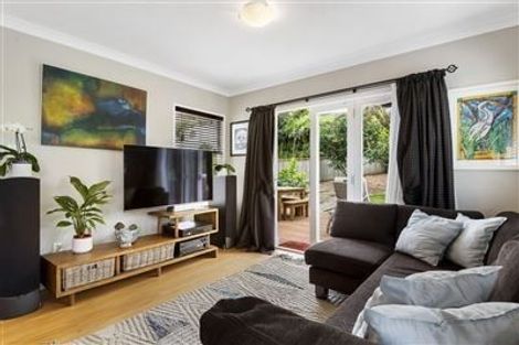 Photo of property in 35 Lynden Avenue, Hillcrest, Auckland, 0627