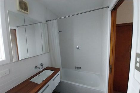 Photo of property in 30 Neil Avenue, Te Atatu Peninsula, Auckland, 0610