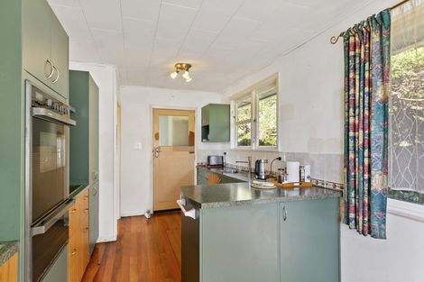 Photo of property in 106 Ruskin Road, Newlands, Wellington, 6037