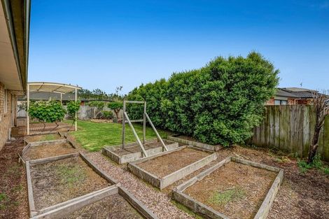 Photo of property in 17 Aitkenhead Court, Parakai, 0830