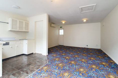 Photo of property in 2 Hawkhurst Road, Lyttelton, 8082