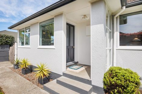 Photo of property in 2 Belfast Place, Roslyn, Palmerston North, 4414