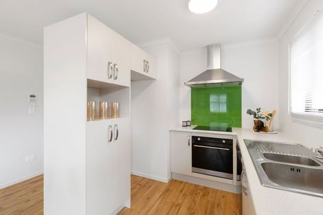 Photo of property in 27 Collins Road, Melville, Hamilton, 3206