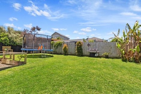 Photo of property in 8 Creamer Avenue, Belmont, Auckland, 0622