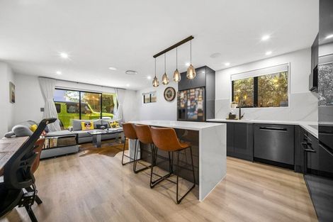 Photo of property in 25f Oteha Valley Road, Northcross, Auckland, 0632