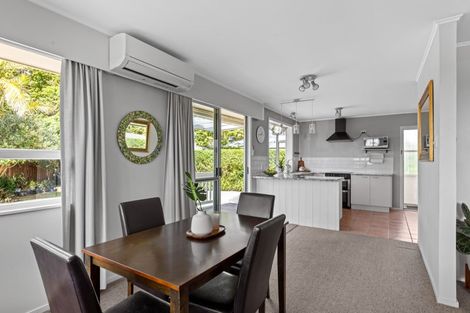 Photo of property in 43 Rewarewa Road, Te Atatu Peninsula, Auckland, 0610