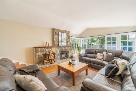 Photo of property in 25 Elmslie Road, Pinehaven, Upper Hutt, 5371