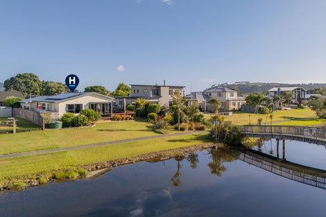 Photo of property in 15 Martin Place, Cooks Beach, Whitianga, 3591