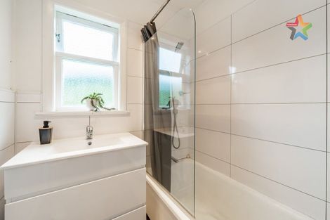 Photo of property in 35 Lees Grove, Wainuiomata, Lower Hutt, 5014