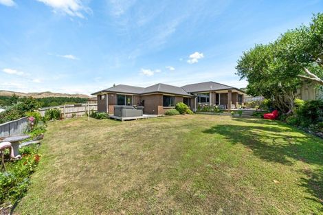 Photo of property in 14 Tararua Close, Aotea, Porirua, 5024