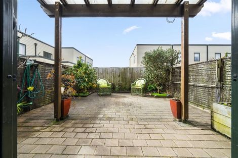 Photo of property in 4/15 Harbour View Road, Te Atatu Peninsula, Auckland, 0610