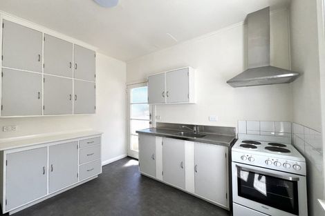 Photo of property in 98a Northland Road, Northland, Wellington, 6012