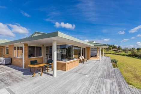 Photo of property in 2 Ocean View Road, Cable Bay, 0420