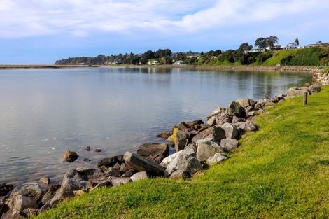Photo of property in 16 Little Waihi Road, Maketu, 3189