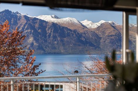 Photo of property in 6 Whitbourn Place, Fernhill, Queenstown, 9300