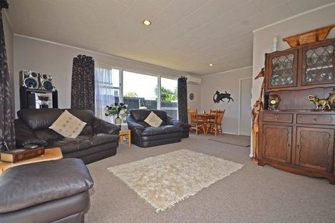 Photo of property in 9 Ballial Place, West Harbour, Auckland, 0618