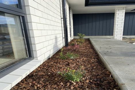 Photo of property in 15 Te Piriti Road, One Tree Point, 0118