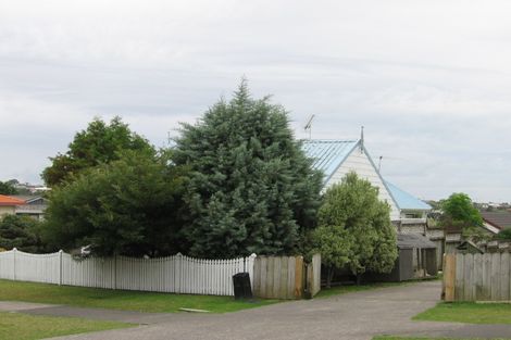 Photo of property in 11 Ebony Place, Massey, Auckland, 0614