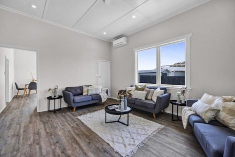 Photo of property in 35 Gladstone Street, Hawera, 4610