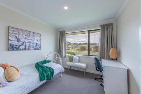 Photo of property in 2 Melfield Place, Richmond, 7020