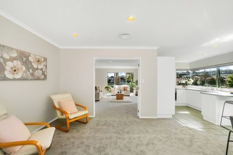 Photo of property in 4 De Havilland Drive, Goodwood Heights, Auckland, 2105
