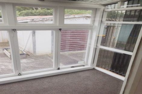 Photo of property in 4 Queen Mary Avenue, New Lynn, Auckland, 0600