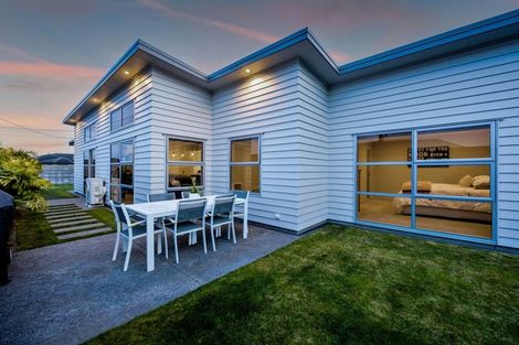 Photo of property in 17 Victoria Street, Hawera, 4610