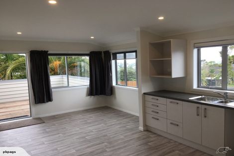 Photo of property in 21 Highland Avenue, Titirangi, Auckland, 0604