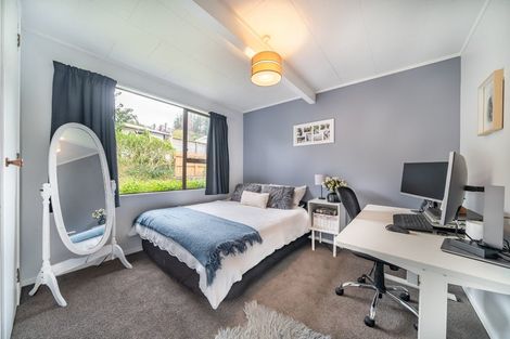 Photo of property in 1 Garth Lane, Maoribank, Upper Hutt, 5018