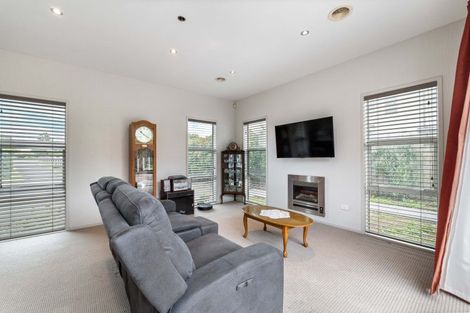 Photo of property in 4 Links Drive, Waiwhakaiho, New Plymouth, 4312