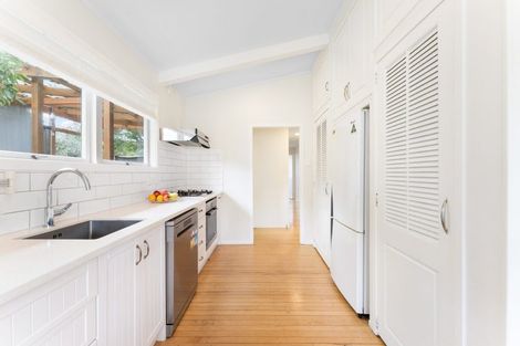 Photo of property in 9 Bowman Road, Forrest Hill, Auckland, 0620