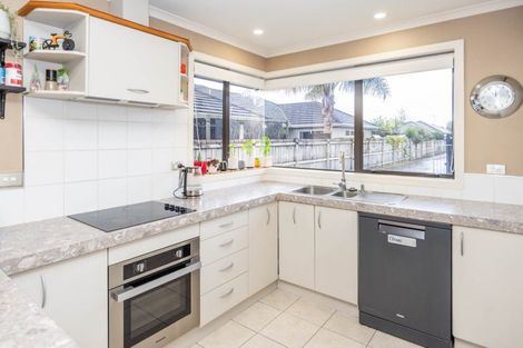 Photo of property in 42 Nielsen Gardens, Rototuna, Hamilton, 3210