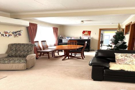 Photo of property in 11 Linden Avenue, Tawa, Wellington, 5028