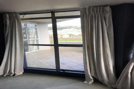 Photo of property in Grandstand Apartments, 10/80u Kent Terrace, Mount Victoria, Wellington, 6011