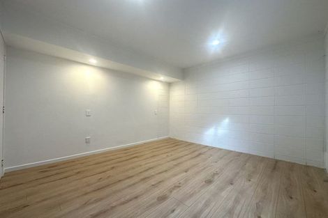 Photo of property in 18 Archers Road, Glenfield, Auckland, 0629