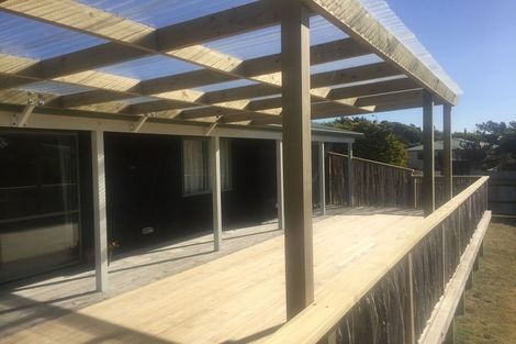 Photo of property in 38 Freyberg Crescent, Waikanae Beach, Waikanae, 5036