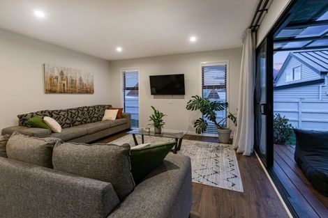 Photo of property in 2a Roland Road, Greenhithe, Auckland, 0632