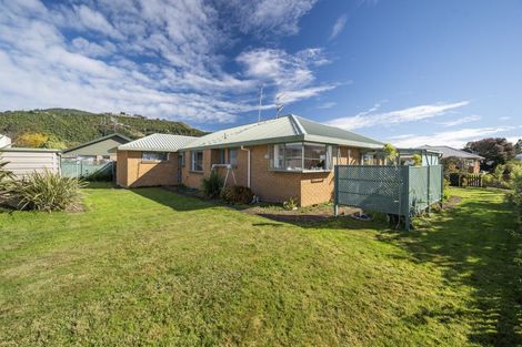 Photo of property in 2 Ashmore Place, Fairy Springs, Rotorua, 3015