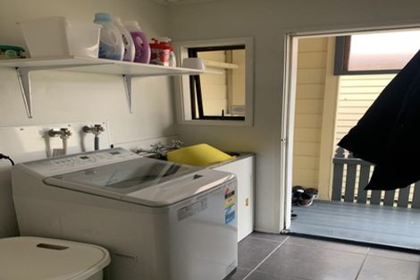 Photo of property in 13 Gloaming Place, Conifer Grove, Takanini, 2112