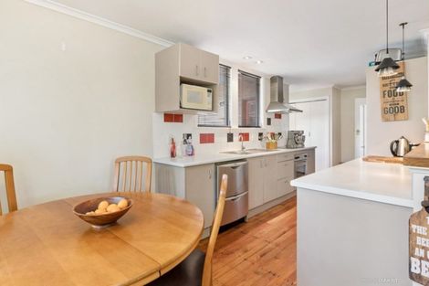 Photo of property in 44 Pinehaven Road, Pinehaven, Upper Hutt, 5019