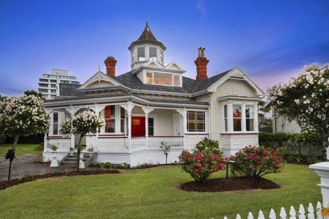 Photo of property in 41 Stanley Point Road, Stanley Point, Auckland, 0624