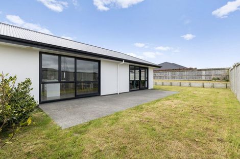 Photo of property in 202 Pacific Drive, Fitzherbert, Palmerston North, 4410