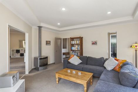 Photo of property in 43 Quadrant Heights, Paraparaumu, 5032