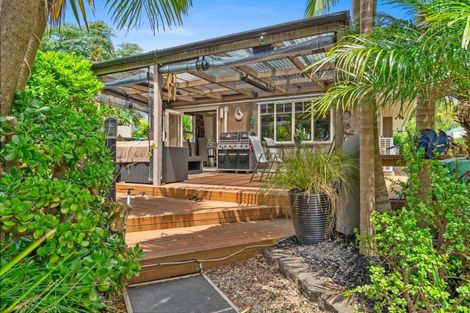 Photo of property in 12 Quo Vadis Place, Red Beach, 0932