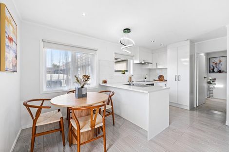Photo of property in 4/94 Lynwood Road, New Lynn, Auckland, 0600