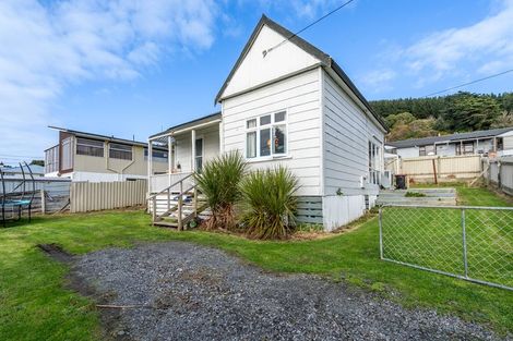 Photo of property in 1 Ann Street, Bluff, 9814