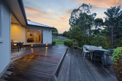 Photo of property in 100 Ruapehu Drive, Fitzherbert, Palmerston North, 4410