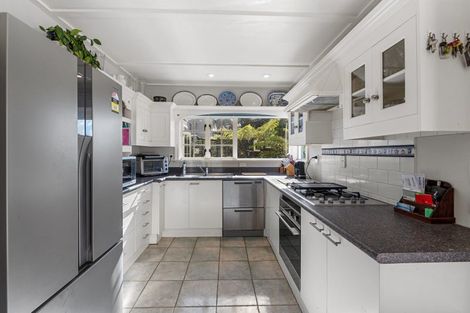 Photo of property in 1032 Scenic Drive North, Swanson, Auckland, 0816