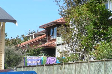 Photo of property in 1/11 Park Avenue, Northcote, Auckland, 0626