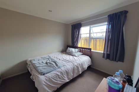 Photo of property in 2 Wattle Street, New Lynn, Auckland, 0600